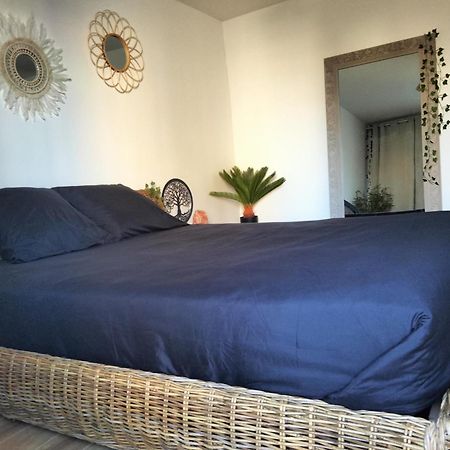 Maison Prestige Le Donjon Des Plaisirs Jacuzzi Montluel Zewnętrze zdjęcie