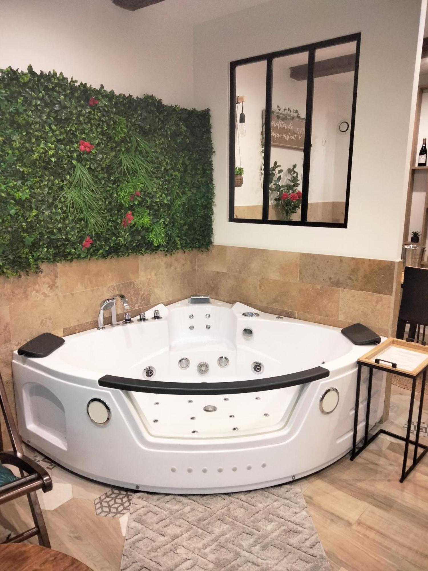 Maison Prestige Le Donjon Des Plaisirs Jacuzzi Montluel Zewnętrze zdjęcie