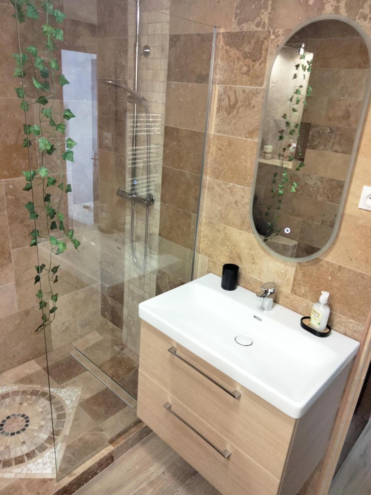 Maison Prestige Le Donjon Des Plaisirs Jacuzzi Montluel Zewnętrze zdjęcie