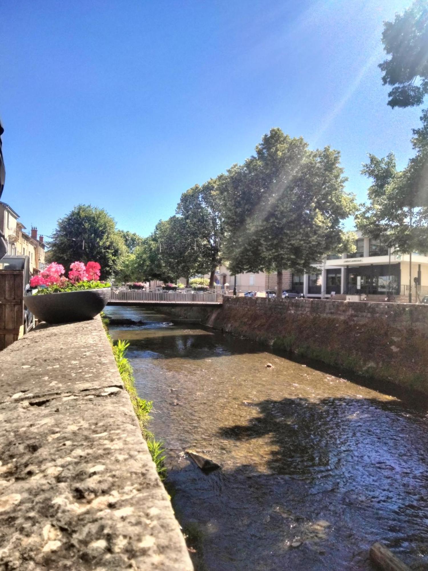 Maison Prestige Le Donjon Des Plaisirs Jacuzzi Montluel Zewnętrze zdjęcie