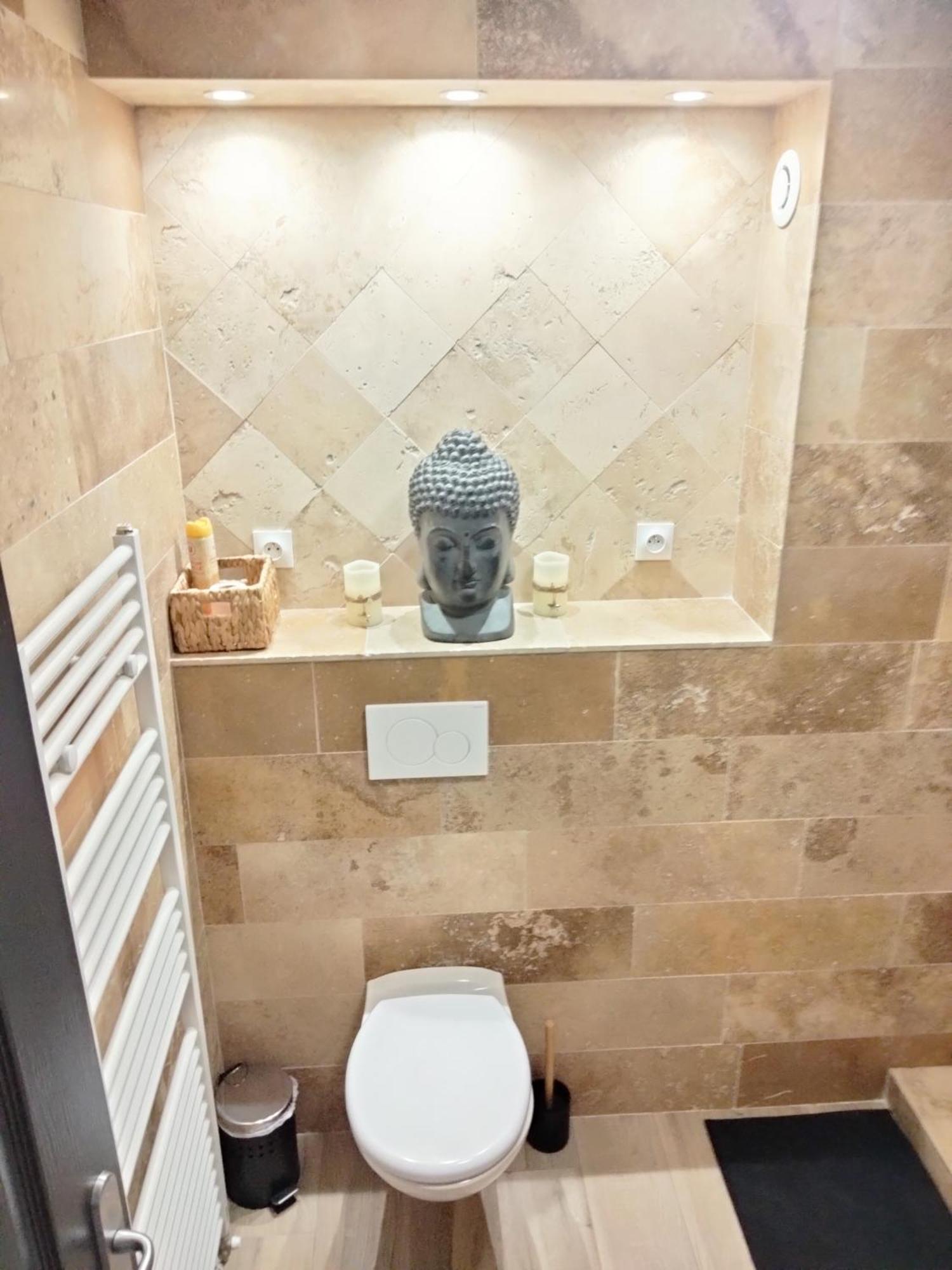 Maison Prestige Le Donjon Des Plaisirs Jacuzzi Montluel Zewnętrze zdjęcie